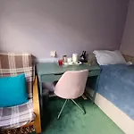 Cosy Single Room Only For Ladies In Tower Bridge